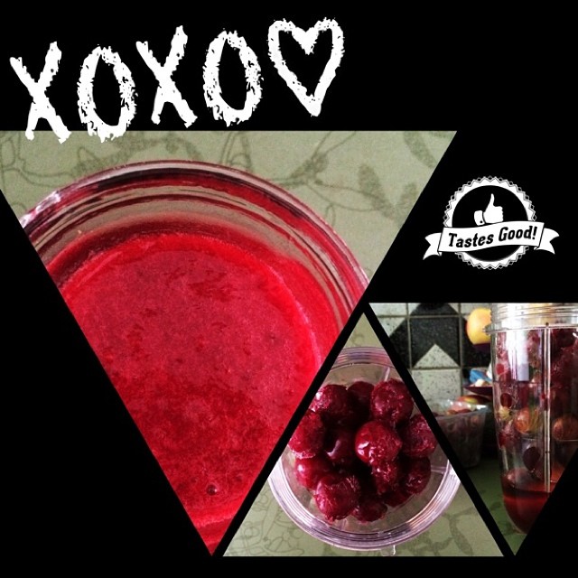 Sooooo Yummmmiiiiiiii!!! Smoothie with apple, gooseberry, freeze sour cherry & red grape juice. #yummi #smoothie #apple #gooseberry #cherry #sourcherry #grape #juice #enjoy #cool #ice #freeze #vegan #vegetarian #lecker #life #love #taste #good #great