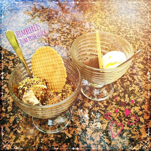 Himbeereis zum Frühstück. #himbeereis #icecream #eis #frühstück #breakfast #yummi #enjoy #lecker #life #love #raspberry #elbenau #de #deutschland #sun #summer #germany