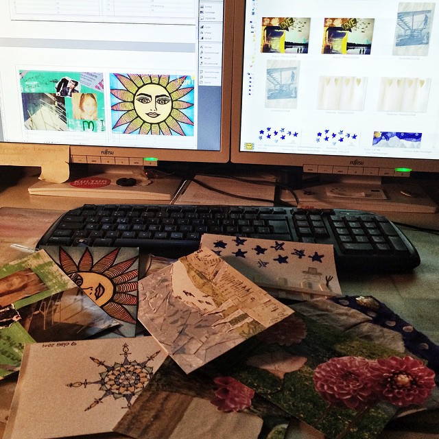 Hier entsteht grad etwas besonderes: ein Jahreskalender für Geburts- sowie (persönliche) Gedenk- & Feiertage. Die Bilder für die einzelnen Monate sind von Teilnehmenden des handmade kreativ-Seminar gestaltet. Ich layoute nun. Was für ein Spaß!Die Kalender gibt es dann demnächst als Download &/oder als besonderes Geschenk auf der .lkj)-Homepage.