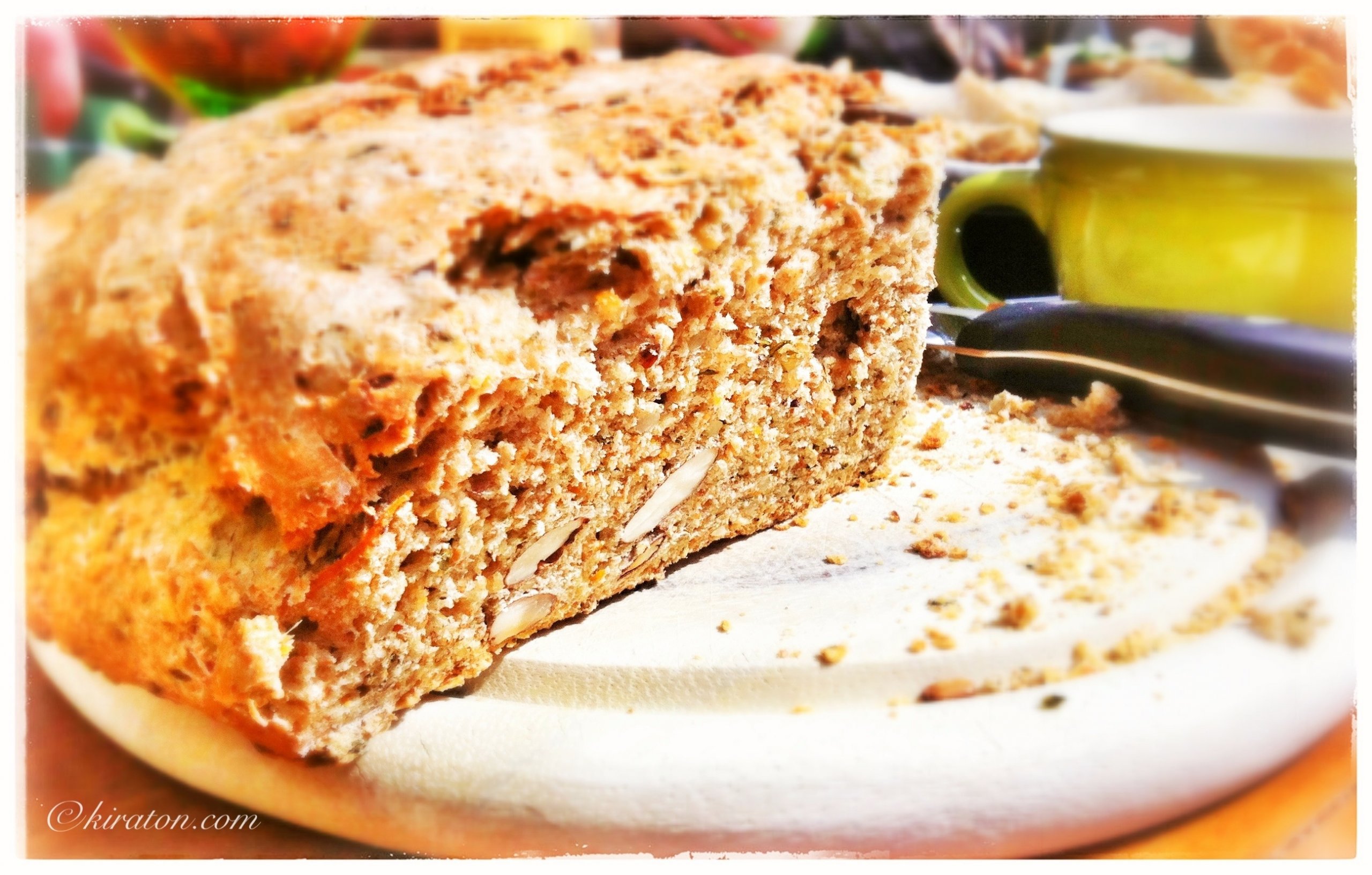 Brotvariationen mit Möhre oder Paprika.