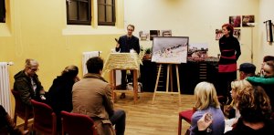 Versteigerung im Rahmen der Finissage »Incredible India.«