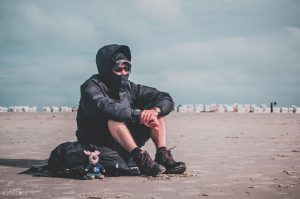 Das darf auf meiner nächsten Reise nicht fehlen. Auf meiner nächsten, größeren Reise darf ich die Beiden hier auf keinen Fall vergessen. Werde ich sicher auch nicht, da das nächste Abenteuer schon längst gemeinsam angedacht ist. Doch bis dahin genießen wir erst einmal den salzigen Wind, der uns hier am Strand von Sankt Peter Ording um die Nase weht.