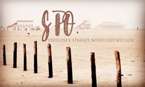 Im August ging es wieder los – nach #SPO & ich freute mich bereits Anfang August schon sehr darauf: eine Woche endlosen Strand, Wind & Wellen. Es gibt nicht viele Orte, an denen ich mit so gut wie jedem Wetter glücklich bin. Aber der Strand und die Dünen von Sankt Peter Ording sind so einer. Dort kann die Sonne scheinen und ich komme beim Radeln kaum gegen den Wind an. Oder es regnet und die Tropfen klatschen mir volle Breitseite ins Gesicht. Ich wische sie mit der Hand aus dem Gesicht und bin zufrieden. Doch zuvor ging es noch nach Brügge & zu einem Festival Nähe Lüneburg. Hier spielten Sigur Rós ihr einziges Deutschland-Konzert. ... Und nach Sankt Peter Ording ging es weiter nach Hamburg zum Dockville. Na das nenn ich doch mal einen #Reisefieber-August.