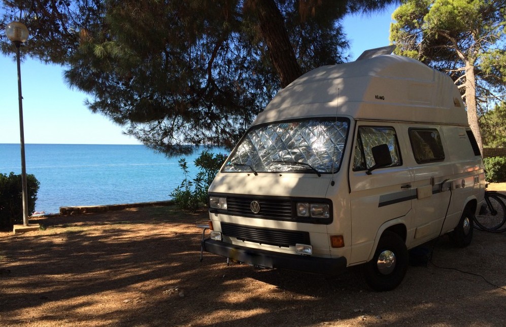 Hilde am Strand in Novigrad.